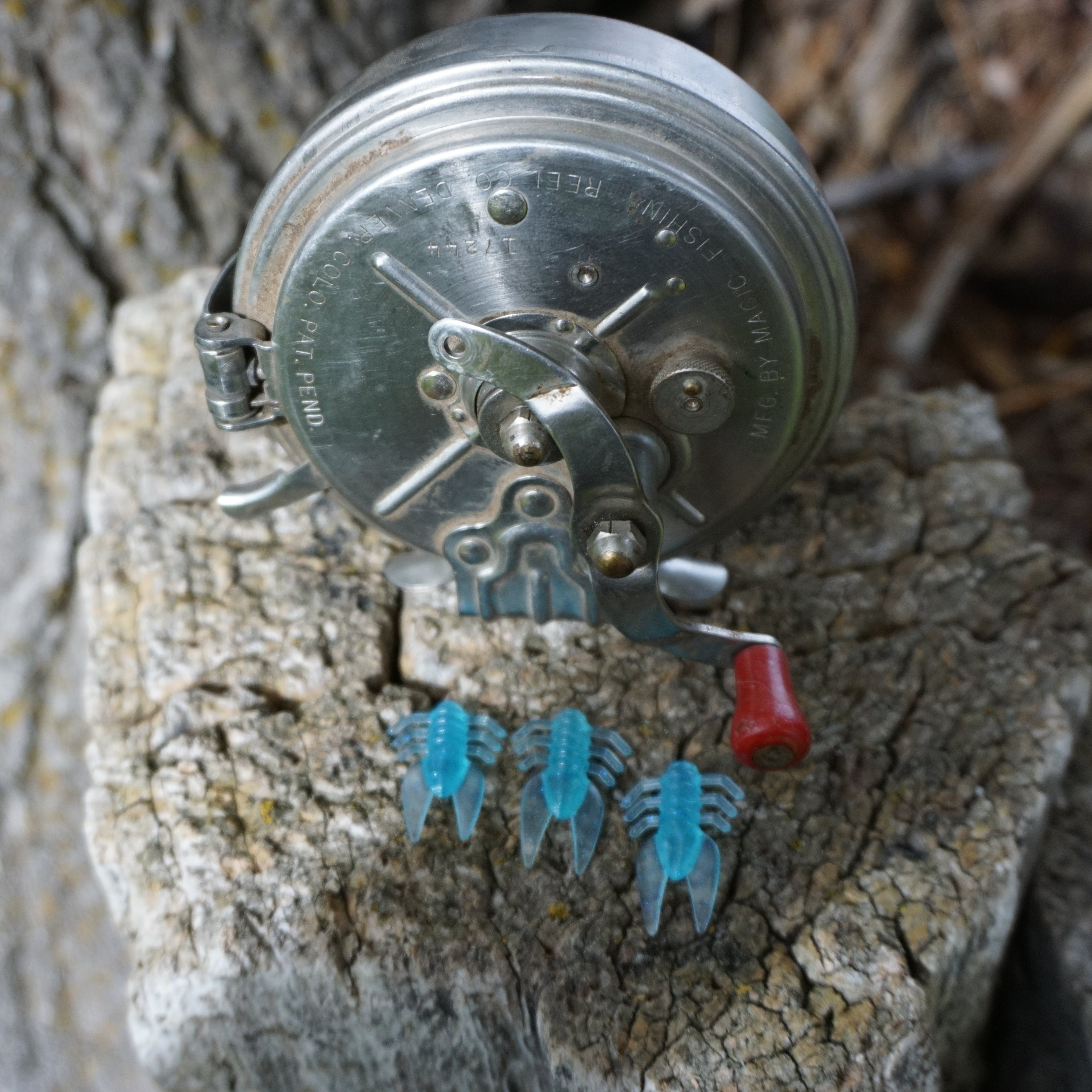 Glow Blue Sakana Nippy Bug